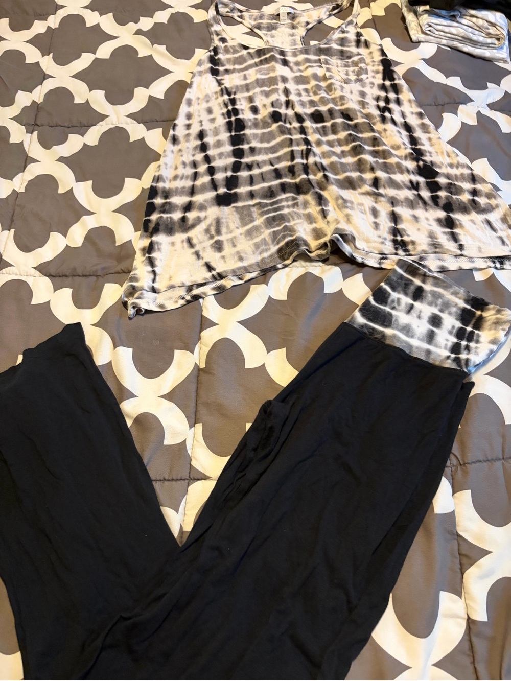 Black & White Tie-Dye Sleep Set - Sleeveless Tank & Pull-On Pants